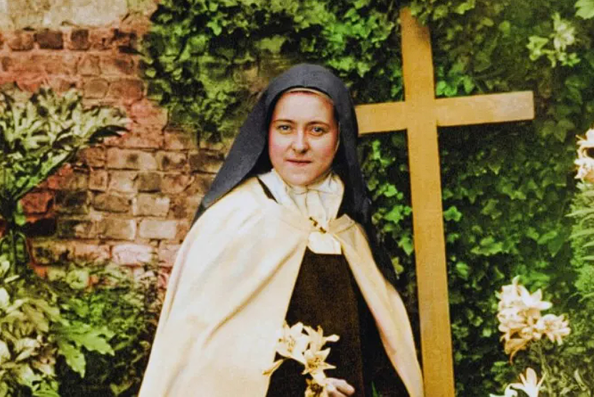 ذخائر القديسة تريزا الطفل يسوع تمر من بيت شباب